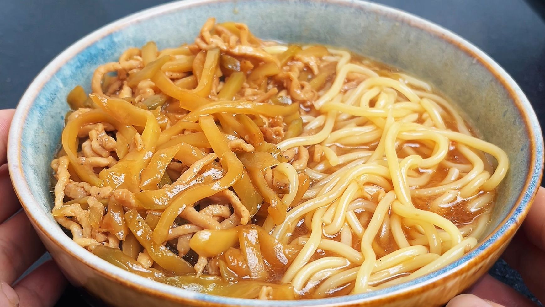 早餐煮一碗榨菜肉丝面,简单又营养,肉丝鲜嫩榨菜脆爽,真好吃