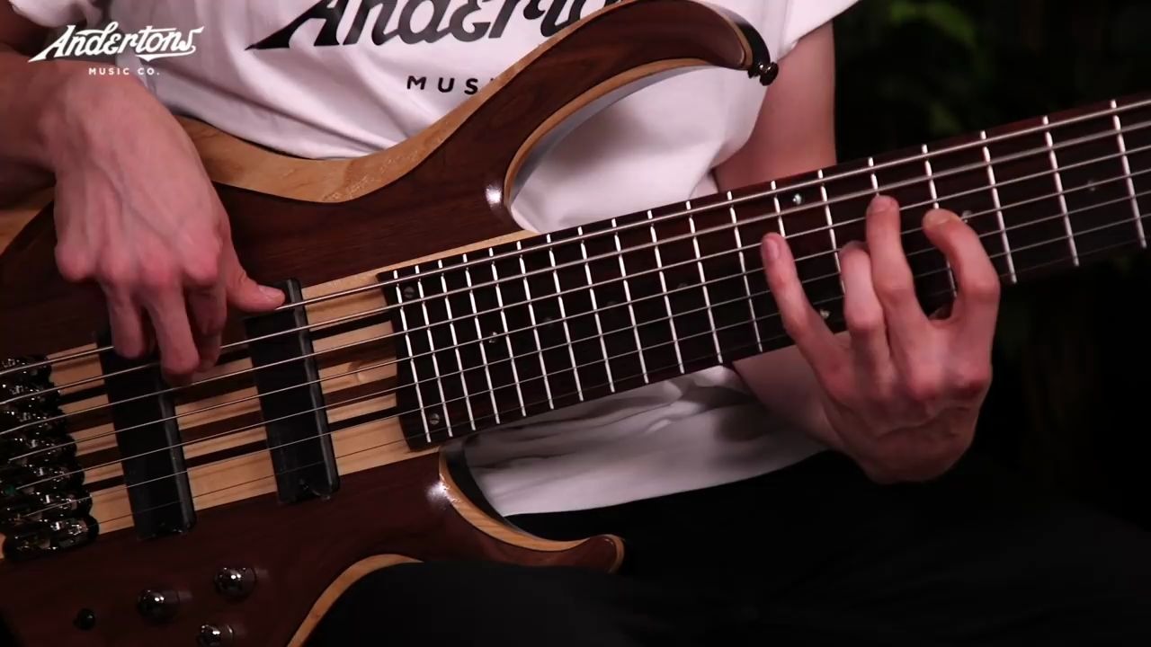 境界乐器搬运ibanez67弦贝斯演示