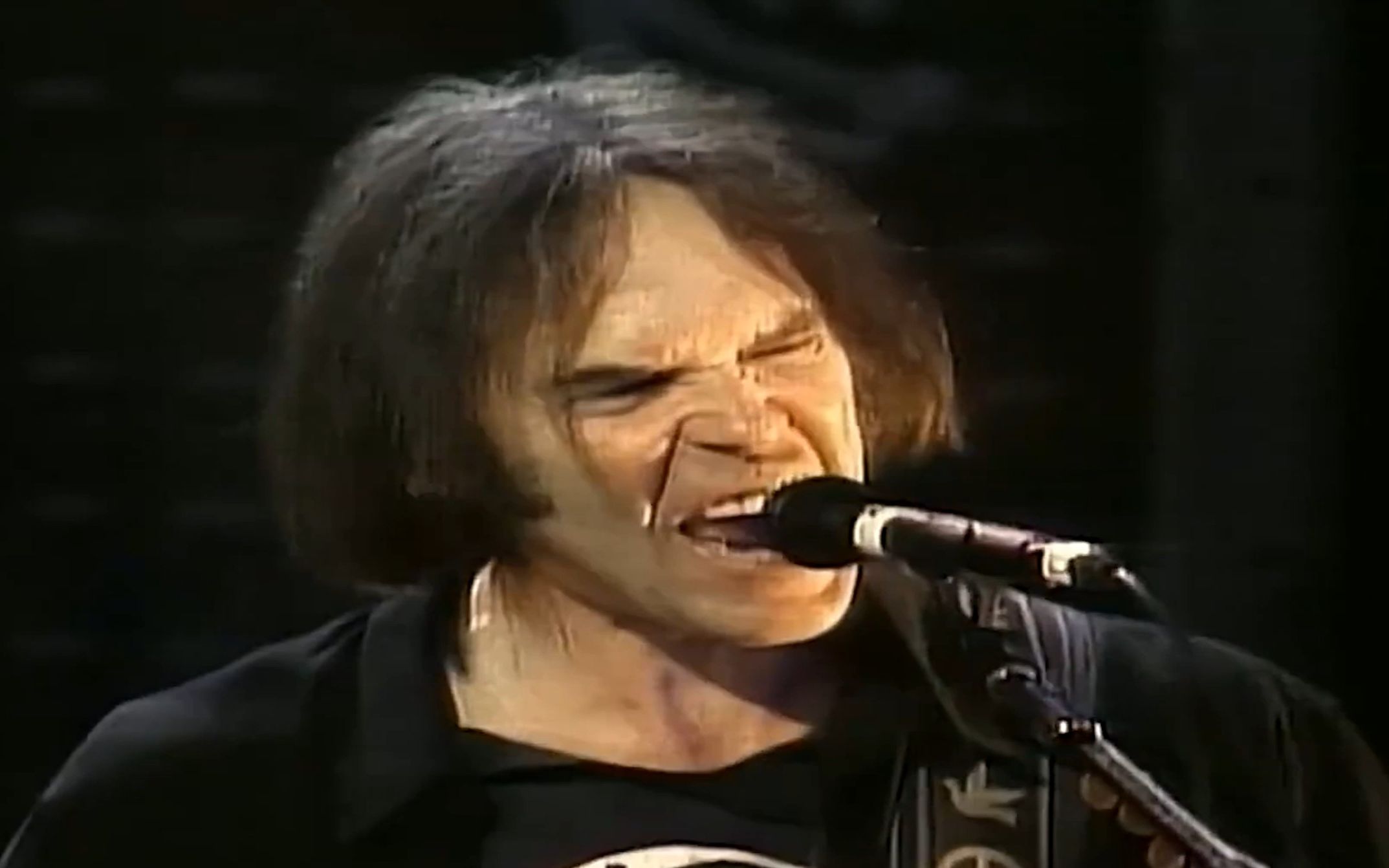 [图]Neil Young & Crazy Horse - Hey Hey, My My ( Into the Black )【中英字幕】