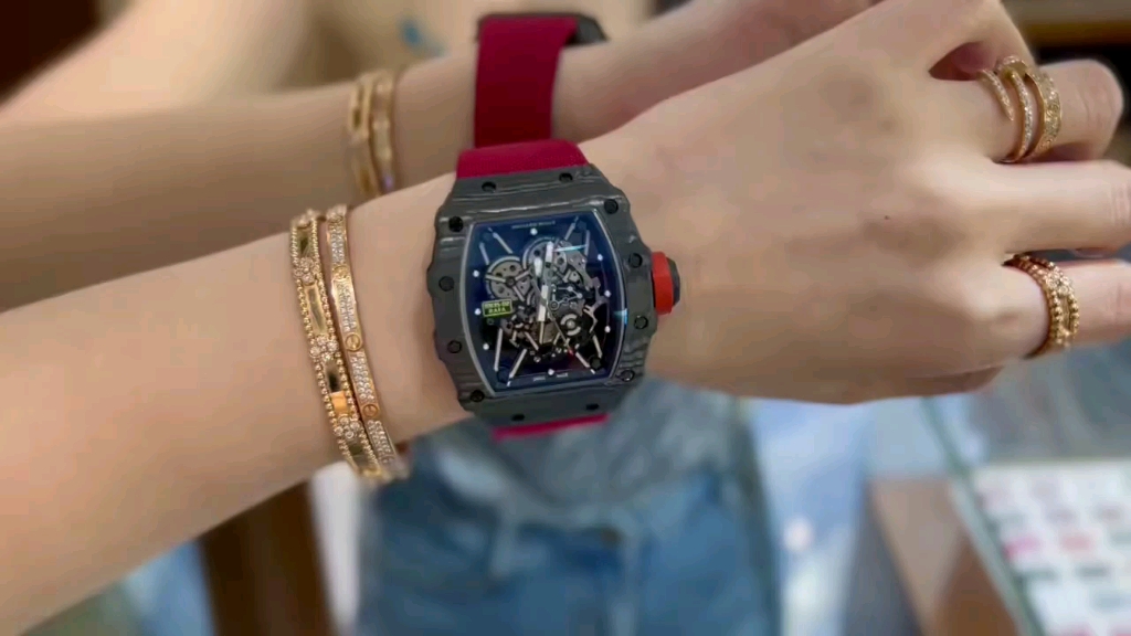 佩戴理查德米勒rm035碳纤维腕表db775499