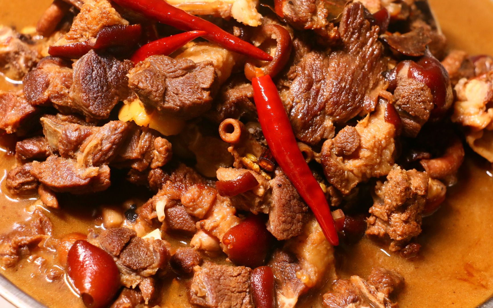 广西传统焖狗肉,皮脆金黄肉香十足,20年不变的味道