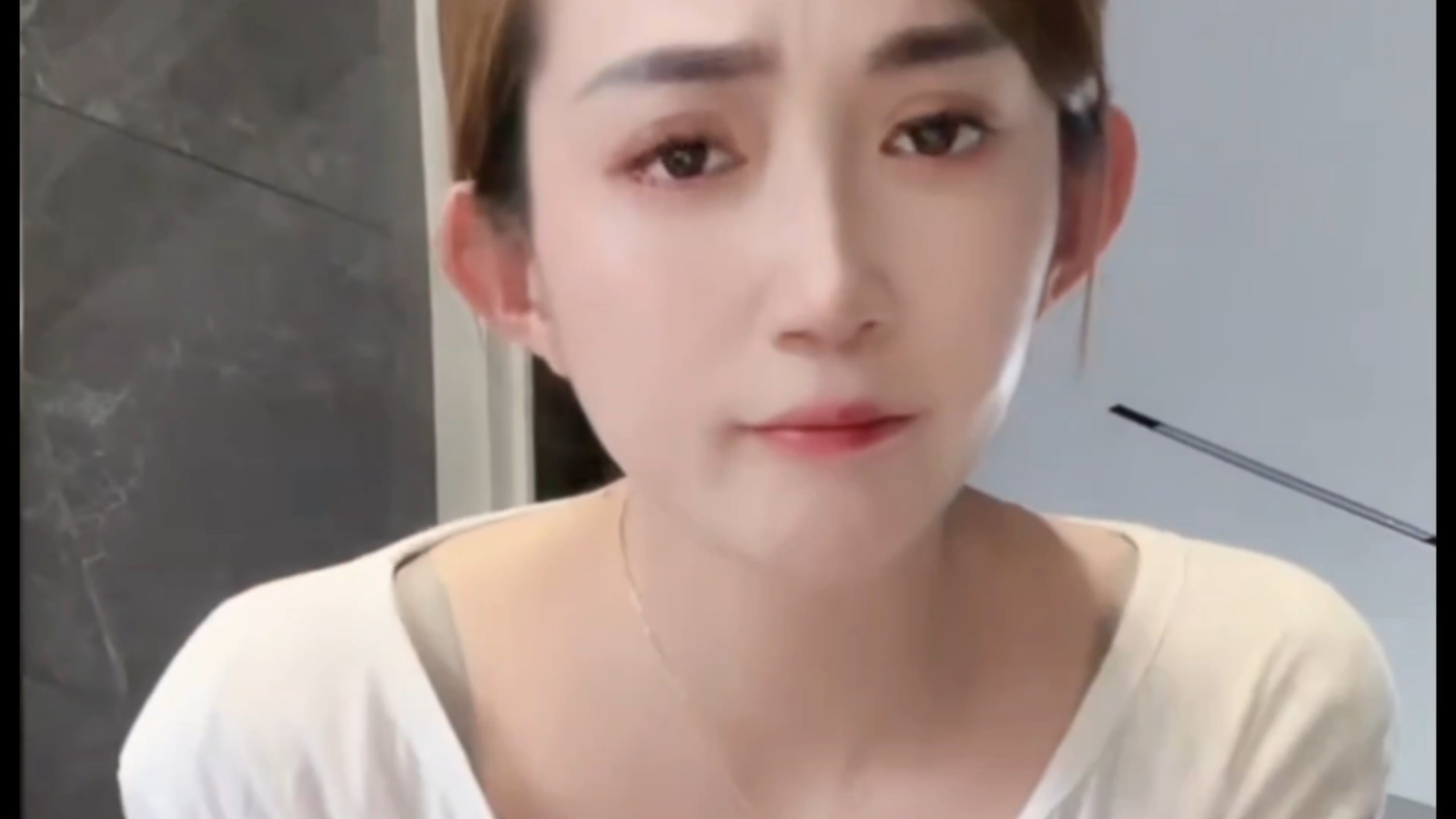 dy佳琪 如若侵权,请联系删除。