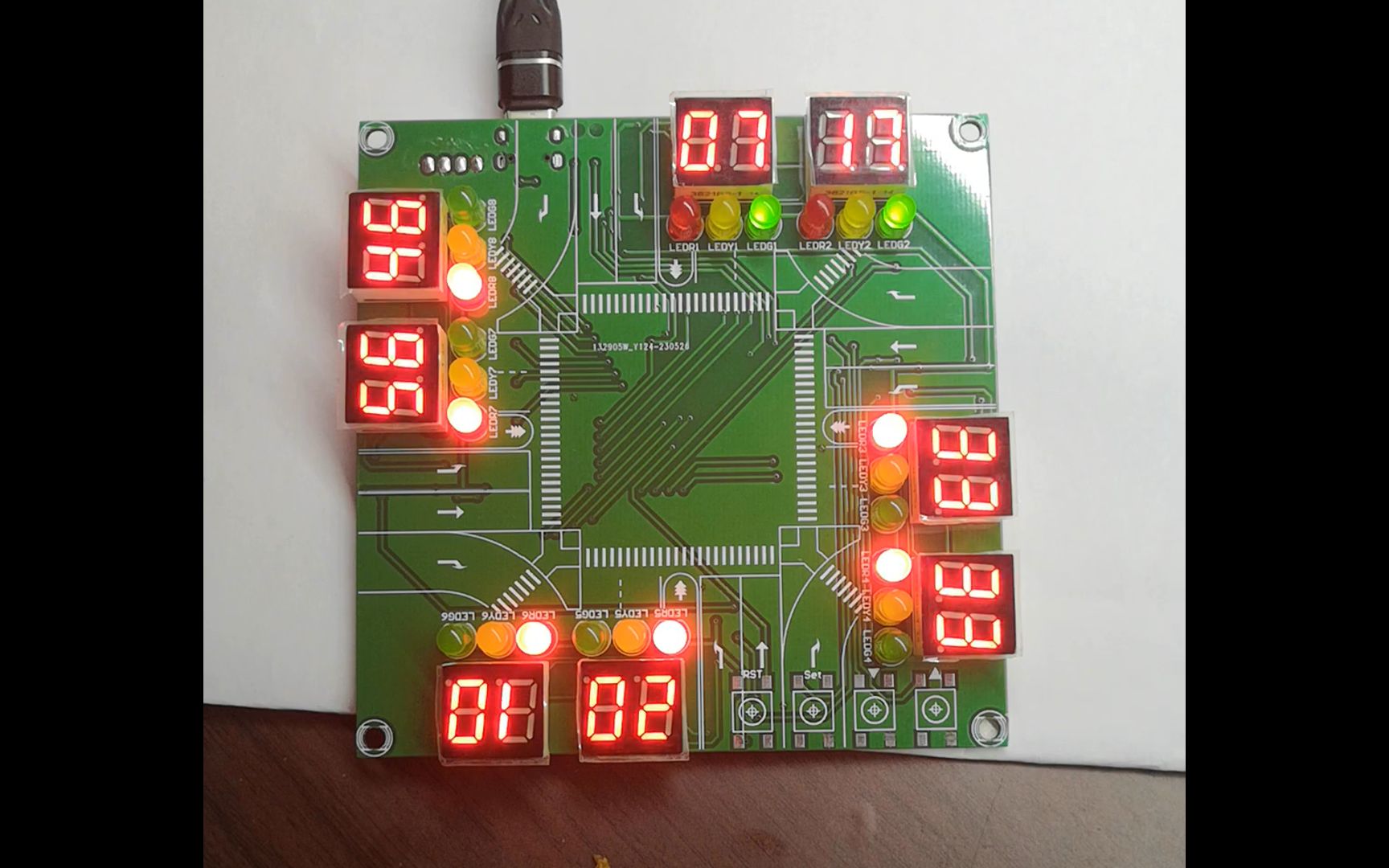 交通灯 全六态闪烁灯 数码管倒计时74hc595