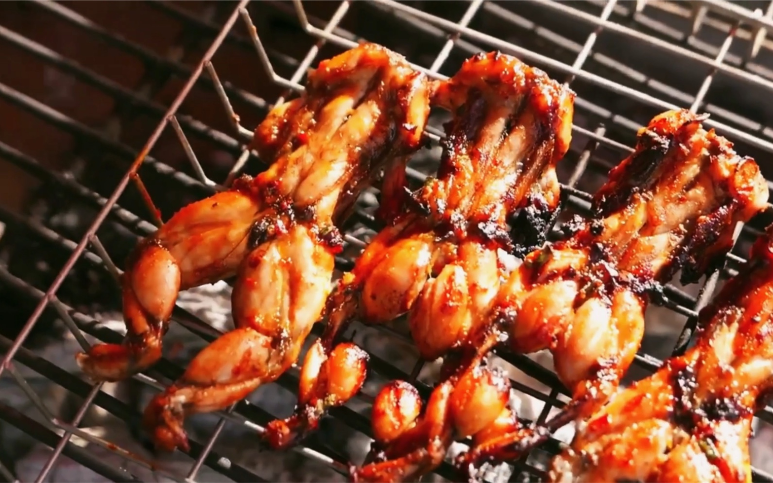 活动作品特色碳烤田鸡蒜蓉爆炒血蛤