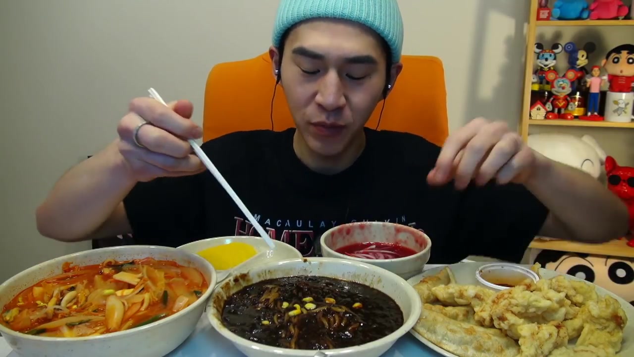 奔驰小哥吃炸酱面,海鲜面,糖醋肉~声音控