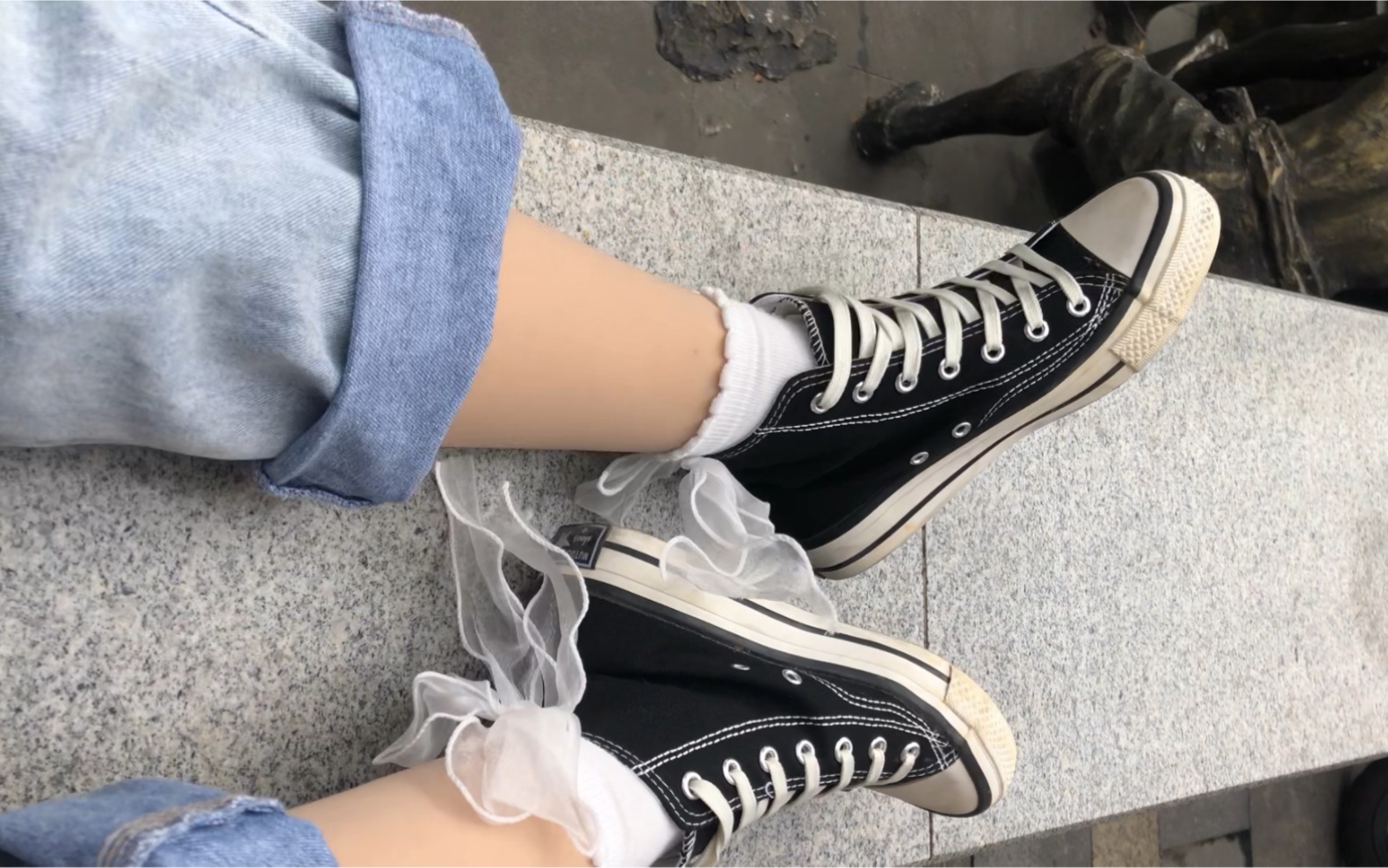 穿了两层袜子,晒了会儿太阳脚就像蒸桑拿似的暴汗