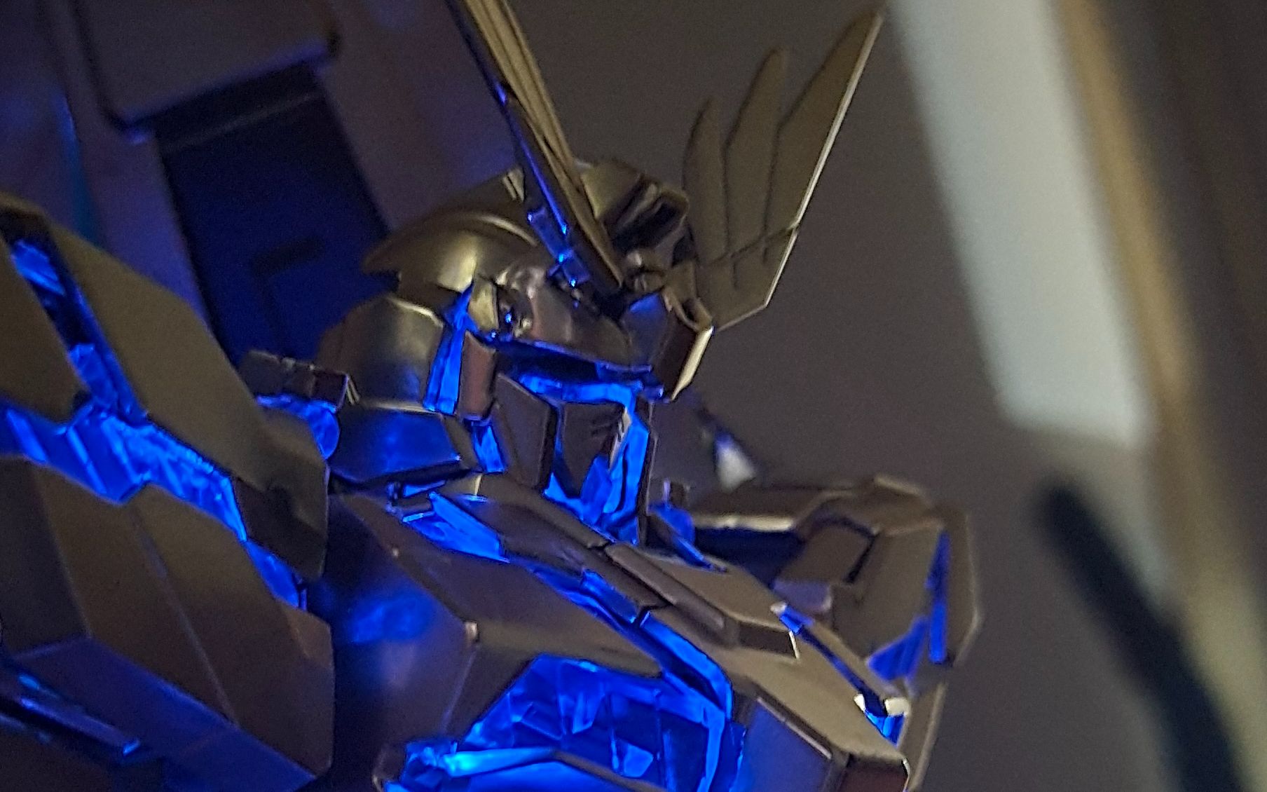 mg菲尼克斯加灯展示
