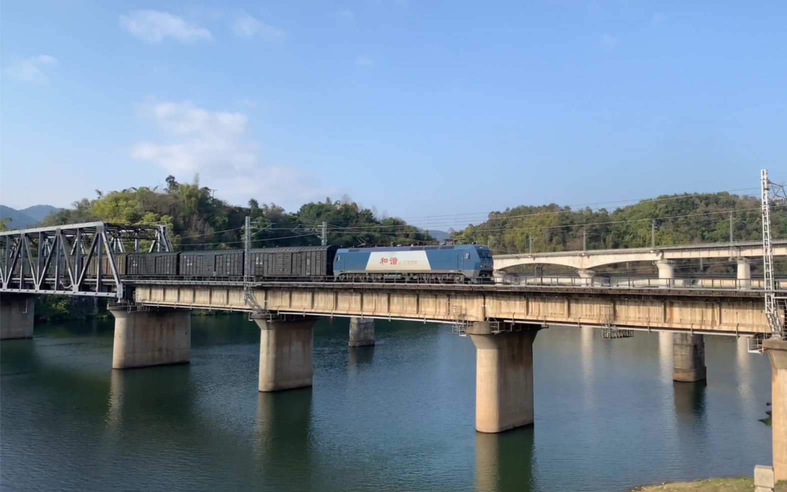 【铁道调研】广铁株段hxd1c-0306牵引棚代客(划掉)棚车大列广州方向