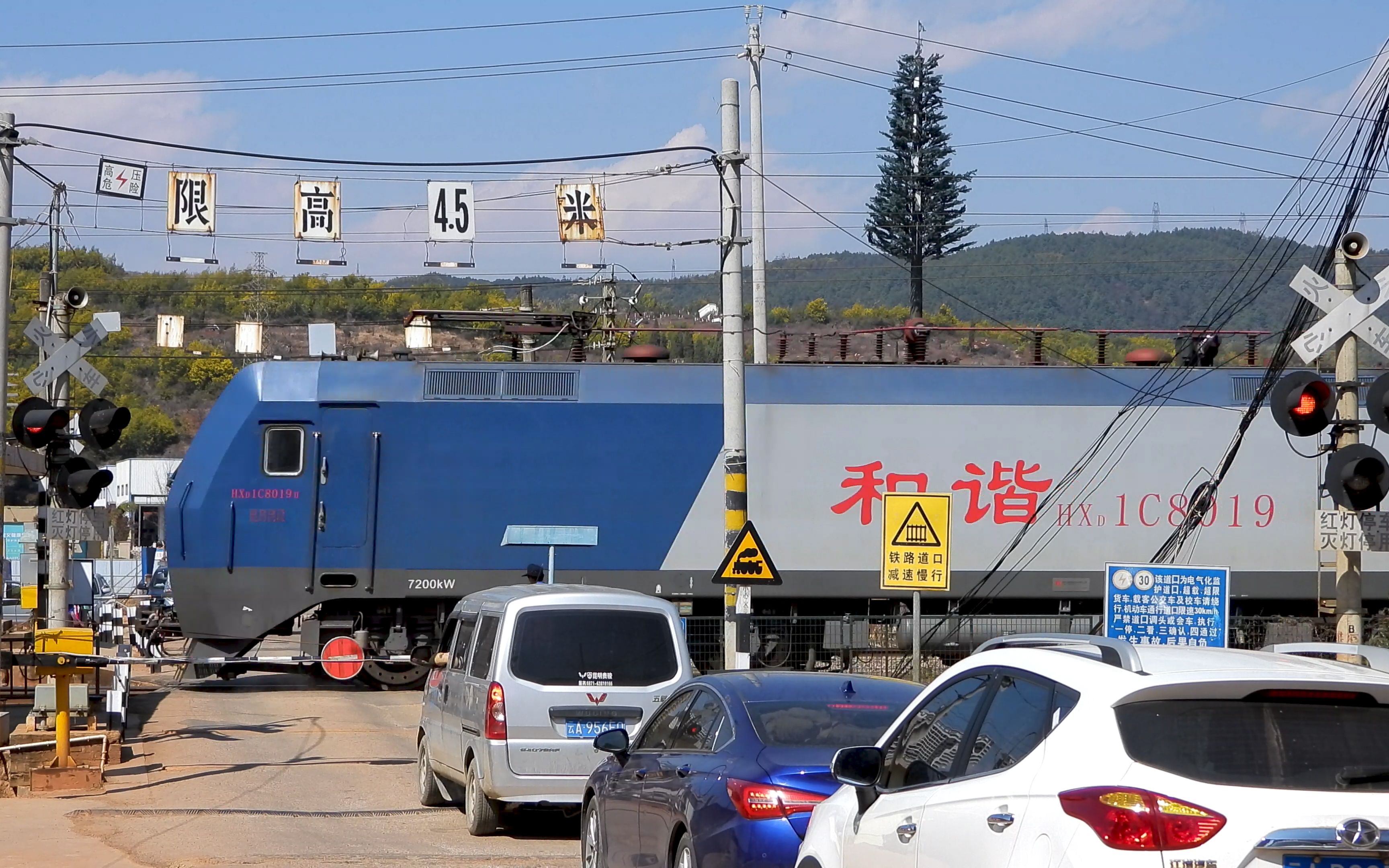 [图]37005次通过南昆线774广南卫道口