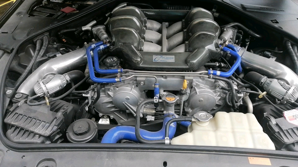 gtr的发动机好像是6缸,视频口误了.