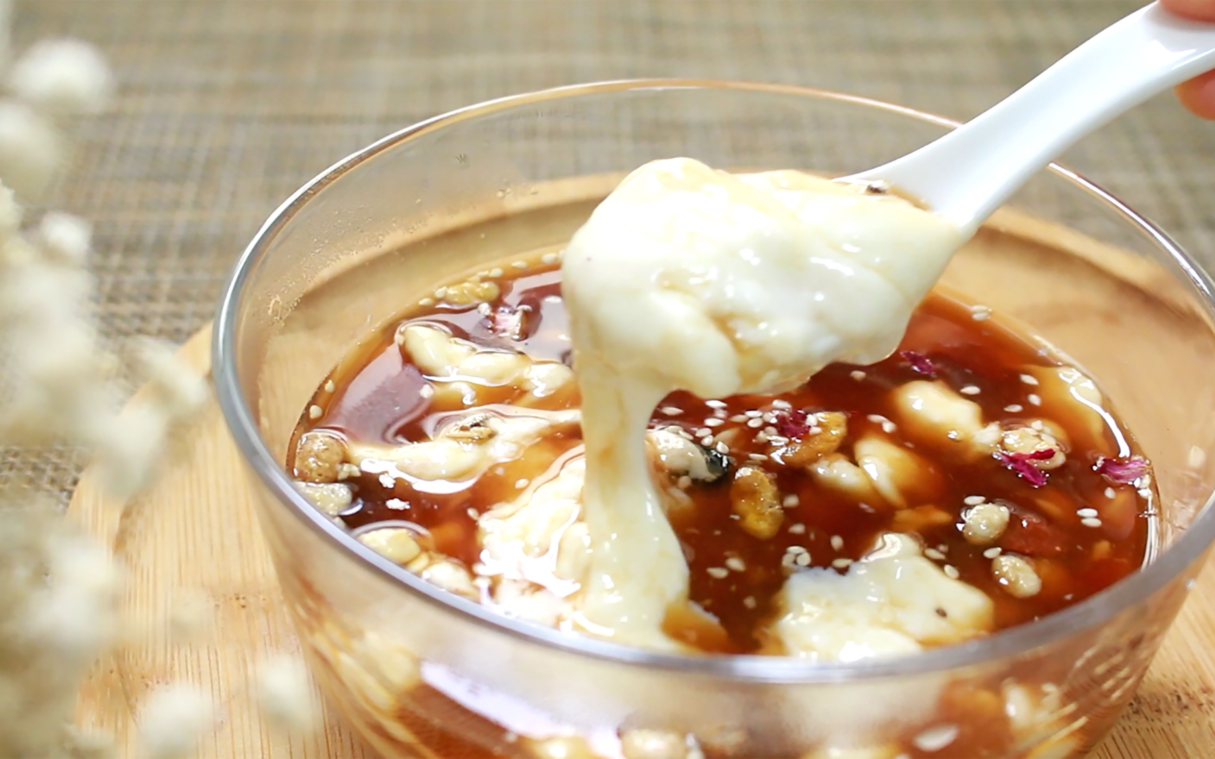 一碗甜甜暖暖的红糖牛奶甜豆花