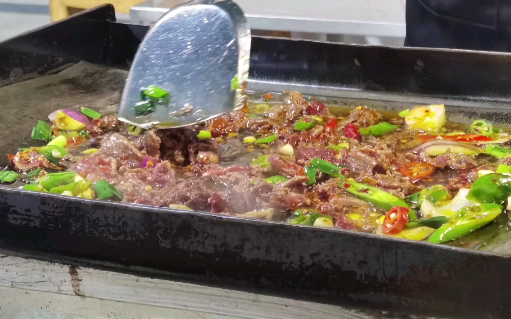 【铁板烧】牛肉铁板烧,大学城也是好吃的多多吖!