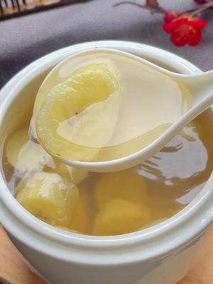 冰糖煮香蕉的功效(冰糖煮香蕉的好处:排毒养颜,缓解便秘)
