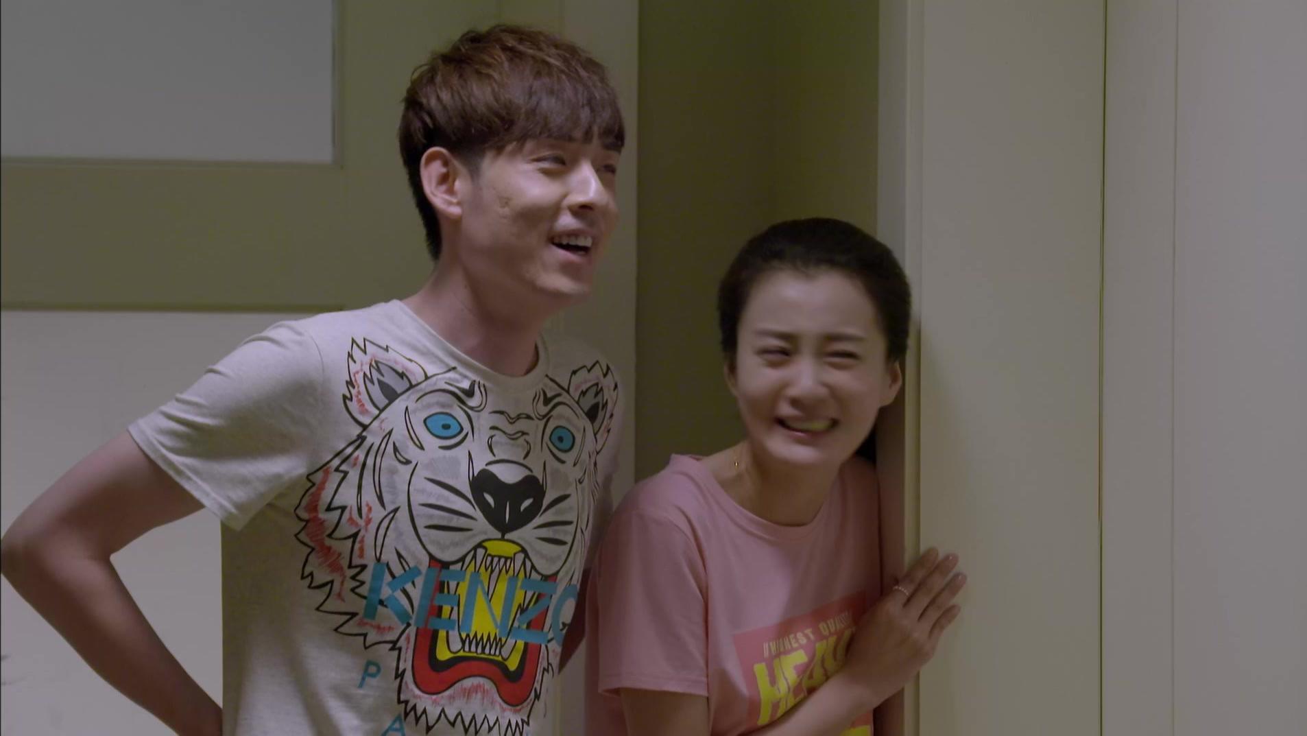 淘气爷孙:农村爷爷给城市孙子编故事,门外儿子儿媳听乐了