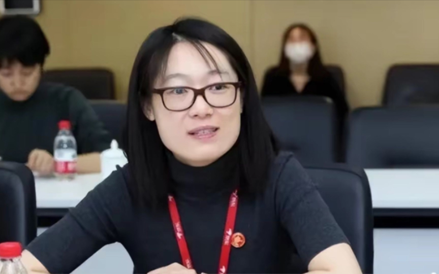 30岁的京东女副总裁,5年内从普通本科生逆袭到身价180亿,凭啥?