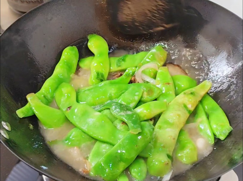 在家做油香油香的冒泡豆角,冒不冒泡都好吃今日美食:冒泡豆角#创作灵感 #冒泡豆角 #冒泡豆角怎么做 #美食哔哩哔哩bilibili