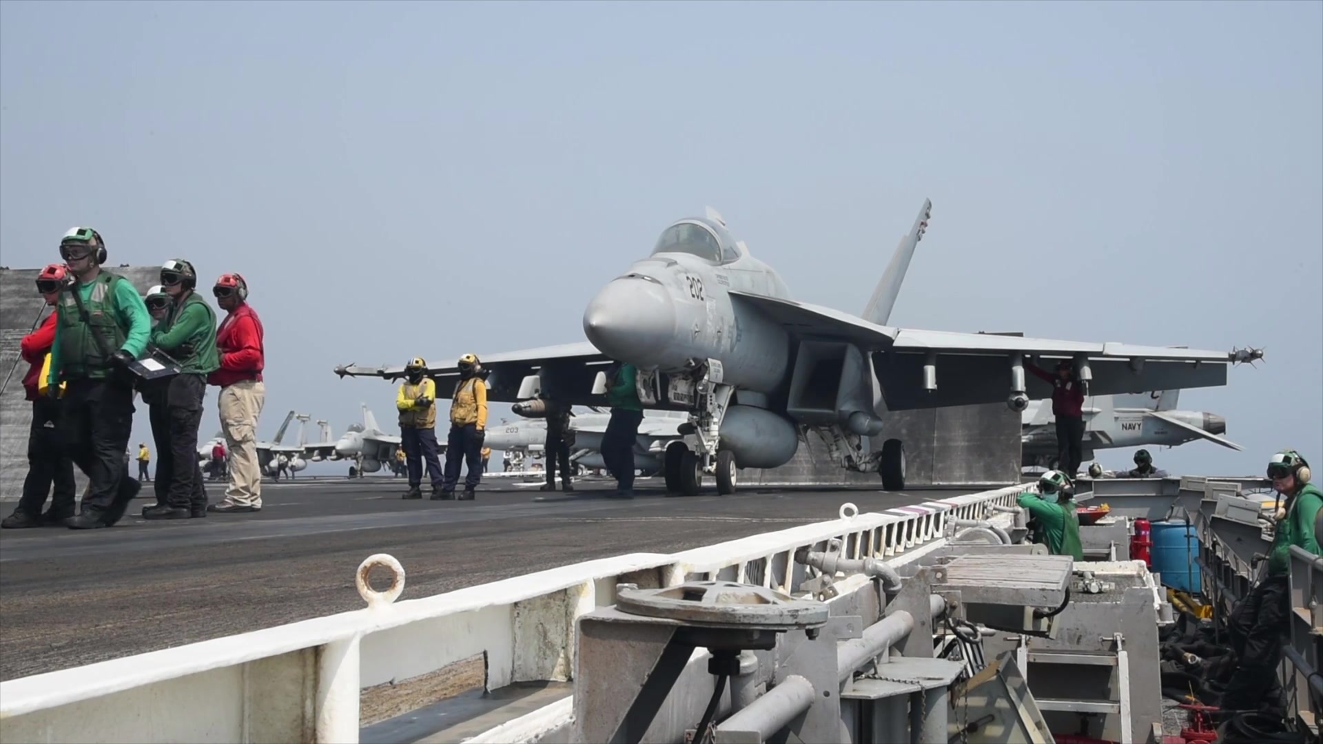 艾森豪威尔号航母飞行甲板操作