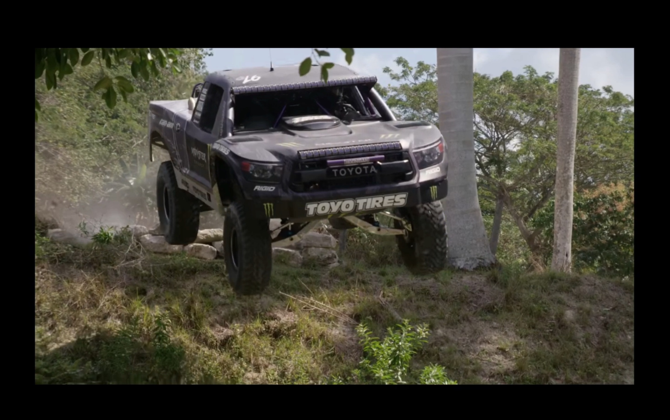 850马力奖杯卡车高空飞行 toyota牛皮