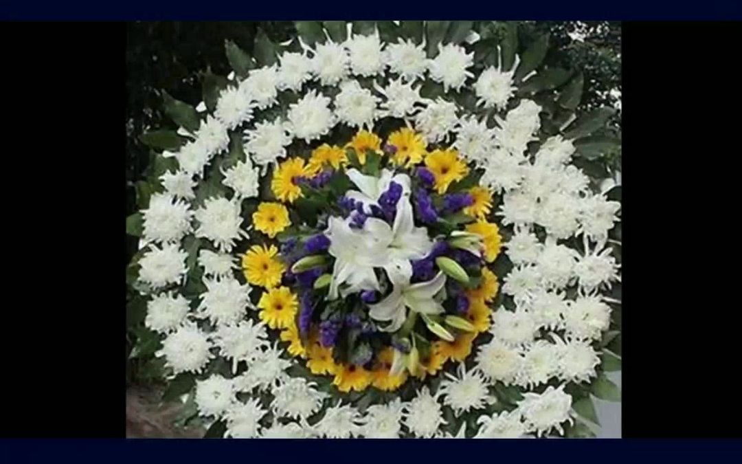 亲属祭奠花圈:选择合适的花圈款式和颜色