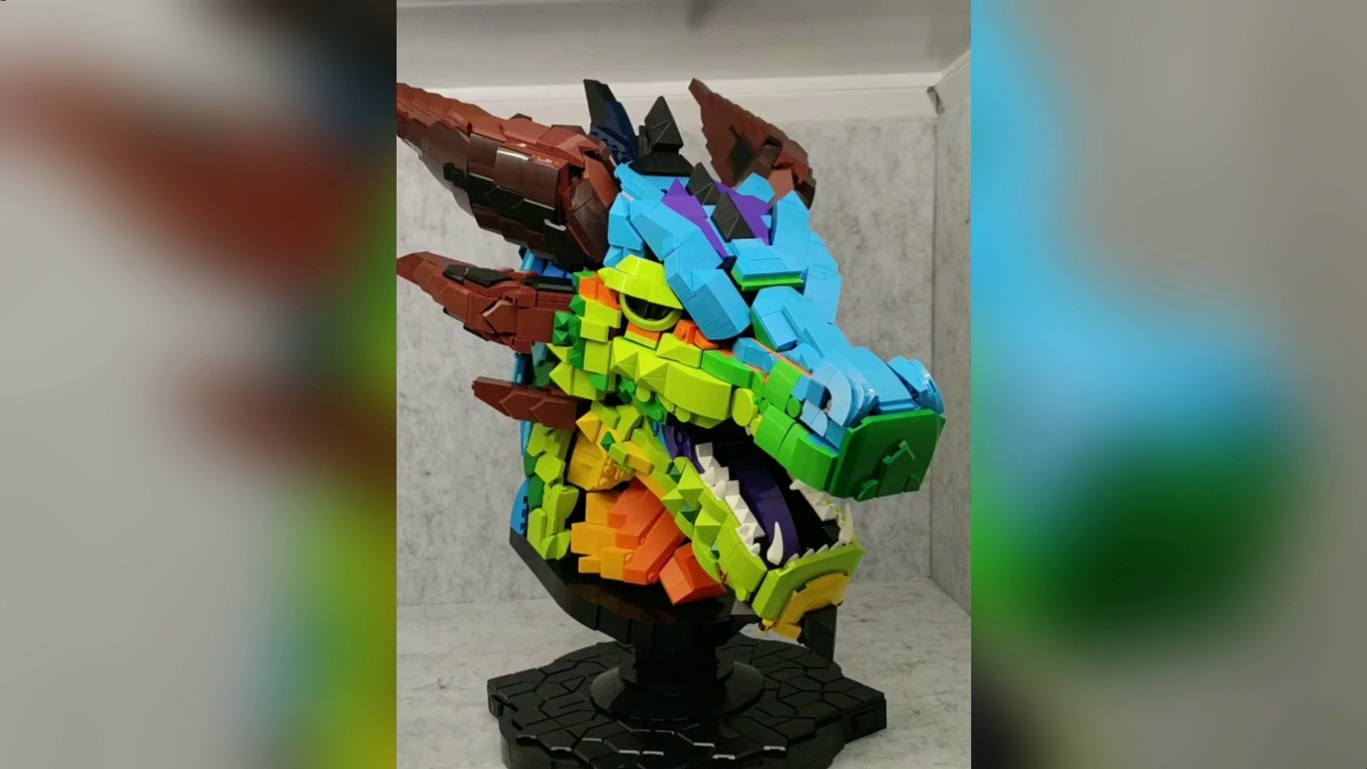 七彩龙头龙首雕塑雕像积木模型