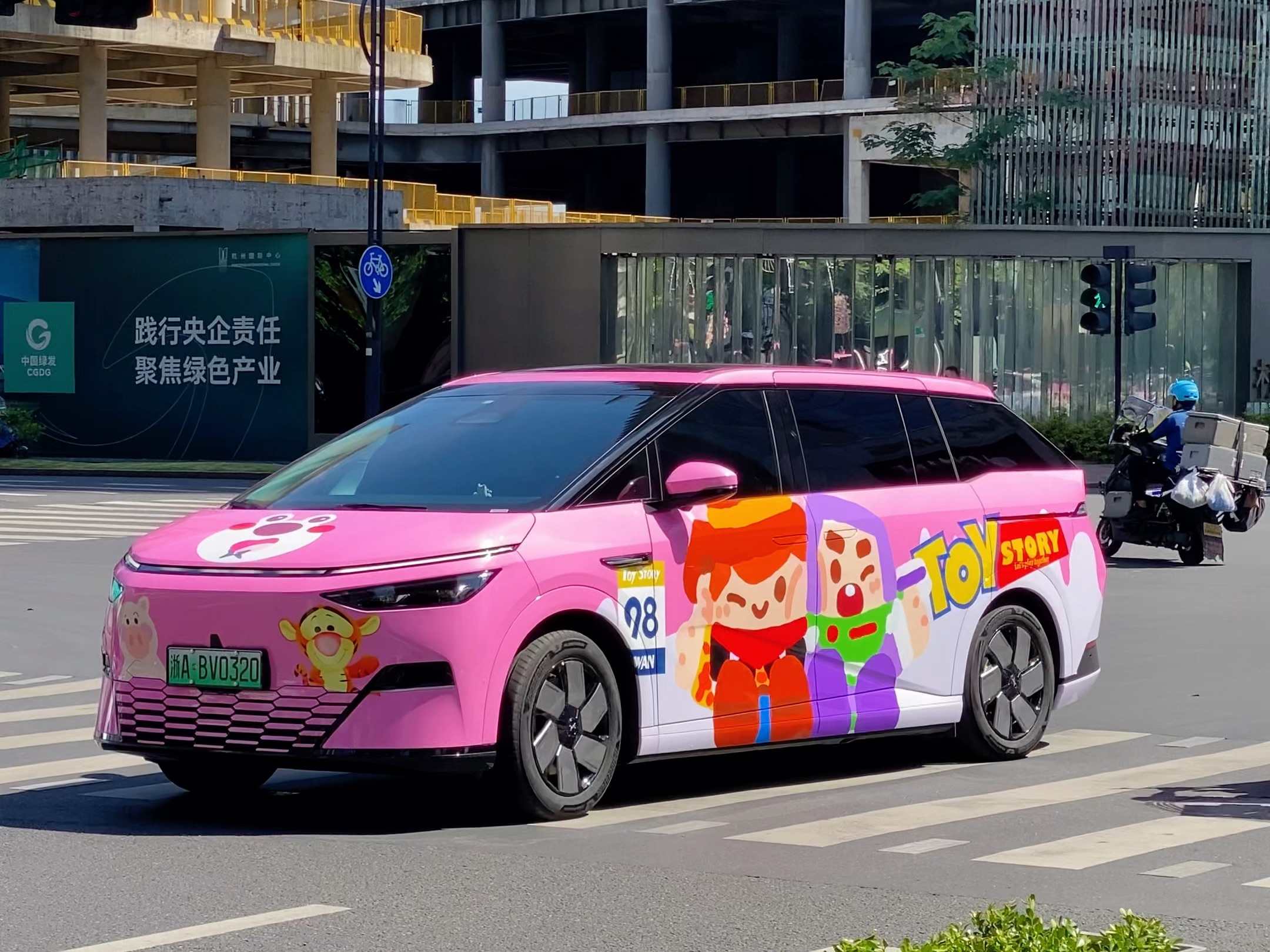 小鹏x9这涂装,谁见了都会爱吧#小鹏x9 #痛车