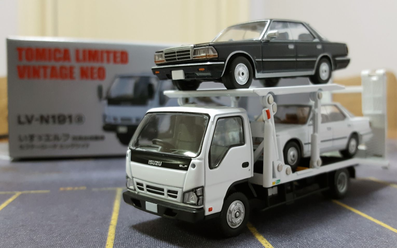 tlv-n191a"双花" 五十铃elf双层汽车运输车 多美卡 tomica【东知玩具