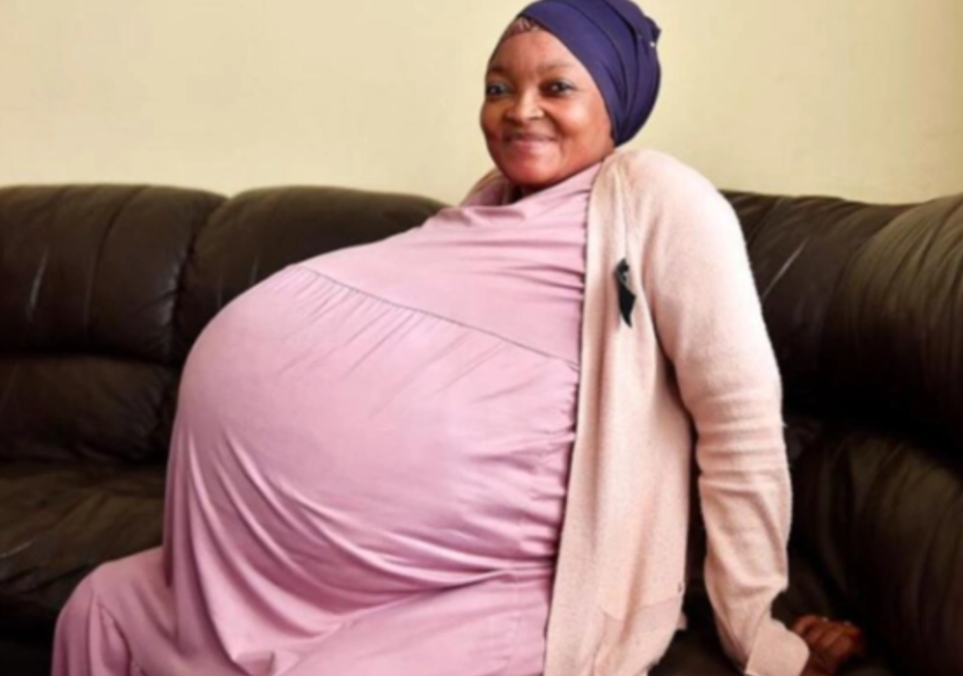 女子一次生下10胞胎:7男3女!