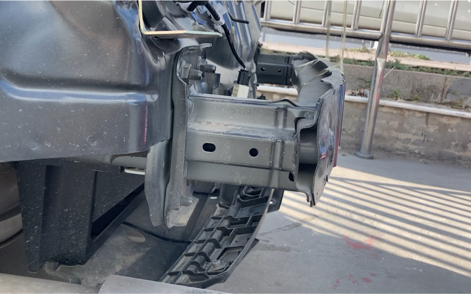 次世代马自达3后防撞钢梁了解一下