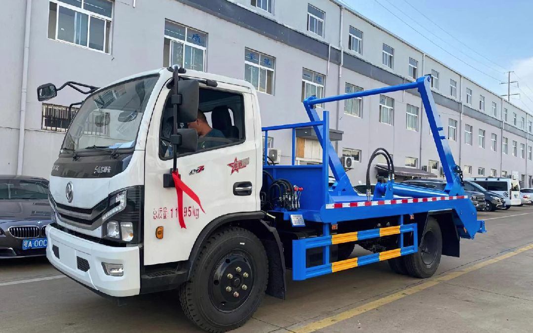 东风多利卡d7摆臂式垃圾车,摆臂垃圾清运车