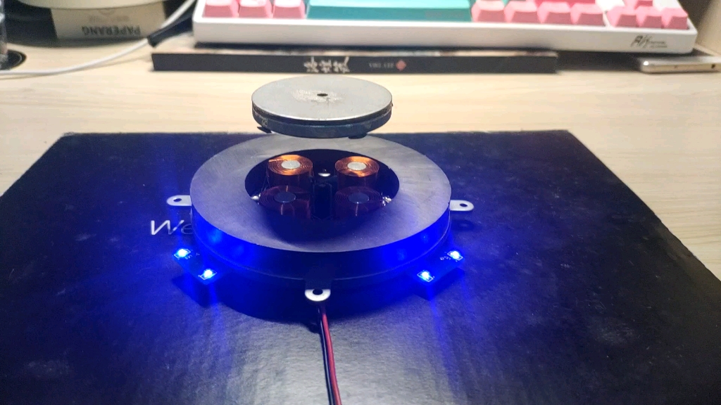 磁悬浮展示台演示