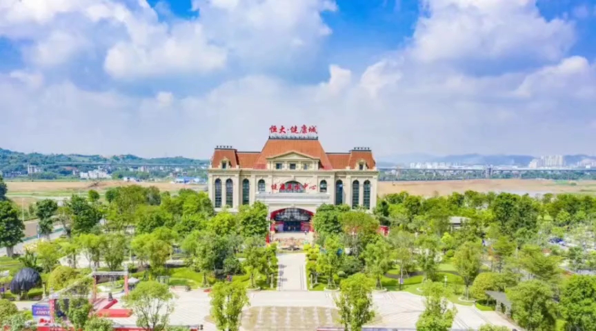 梧州·恒大健康城紧邻苍海湖,还有皇冲顶森林公园,国家湿地公园环伺