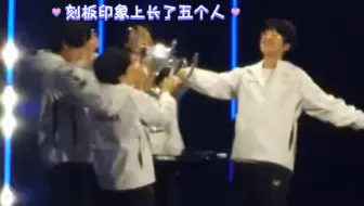 【T1】夺冠当晚最大的两个小品（另一个角度，视频源水印）