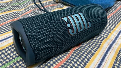日亚买的JBL FLIP6，看看包装是翻车了？后面有一首歌可以随便听听。_哔 