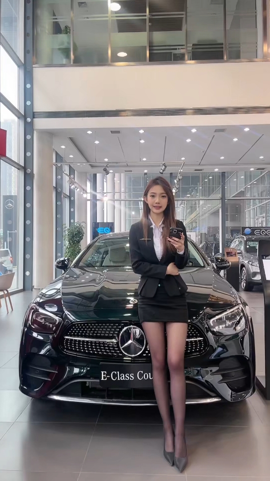 抖音车模丝袜女主播直播卖车16