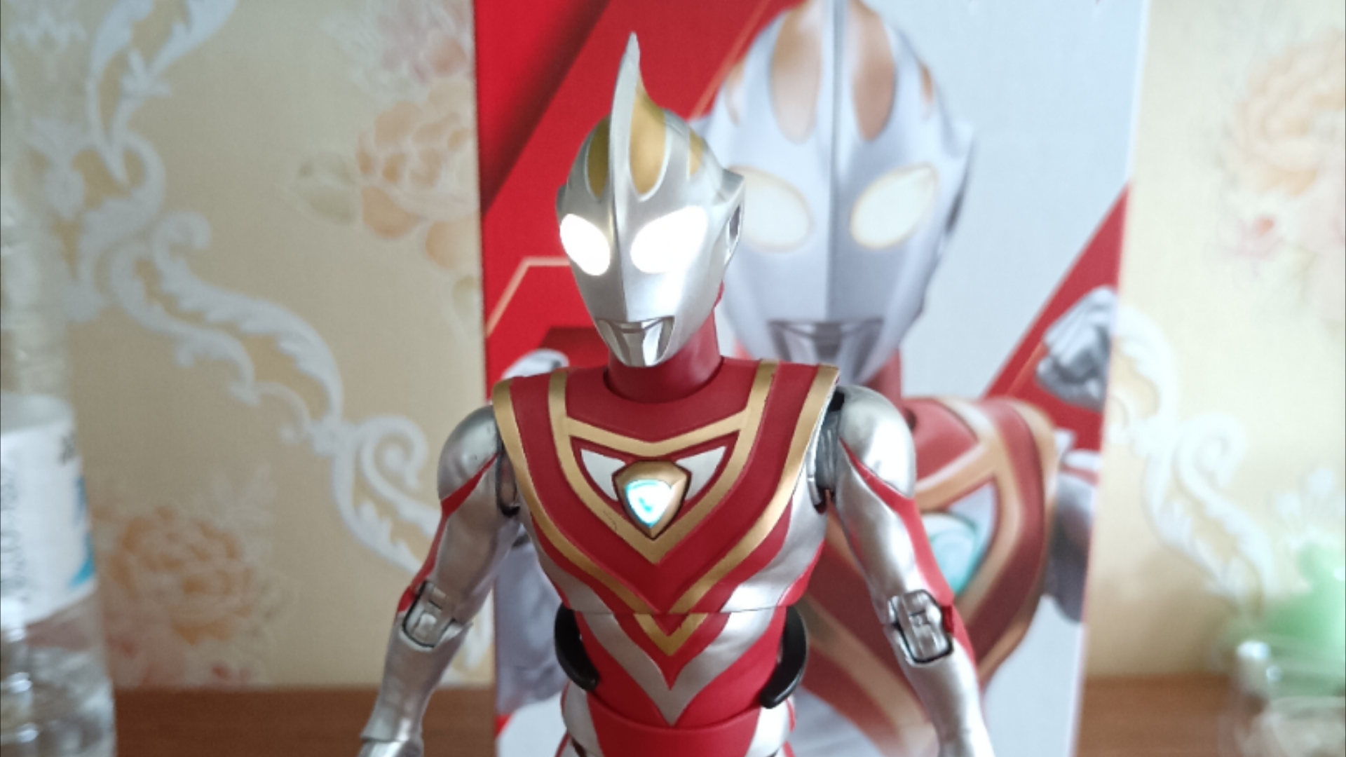 中动盖亚奥特曼v1