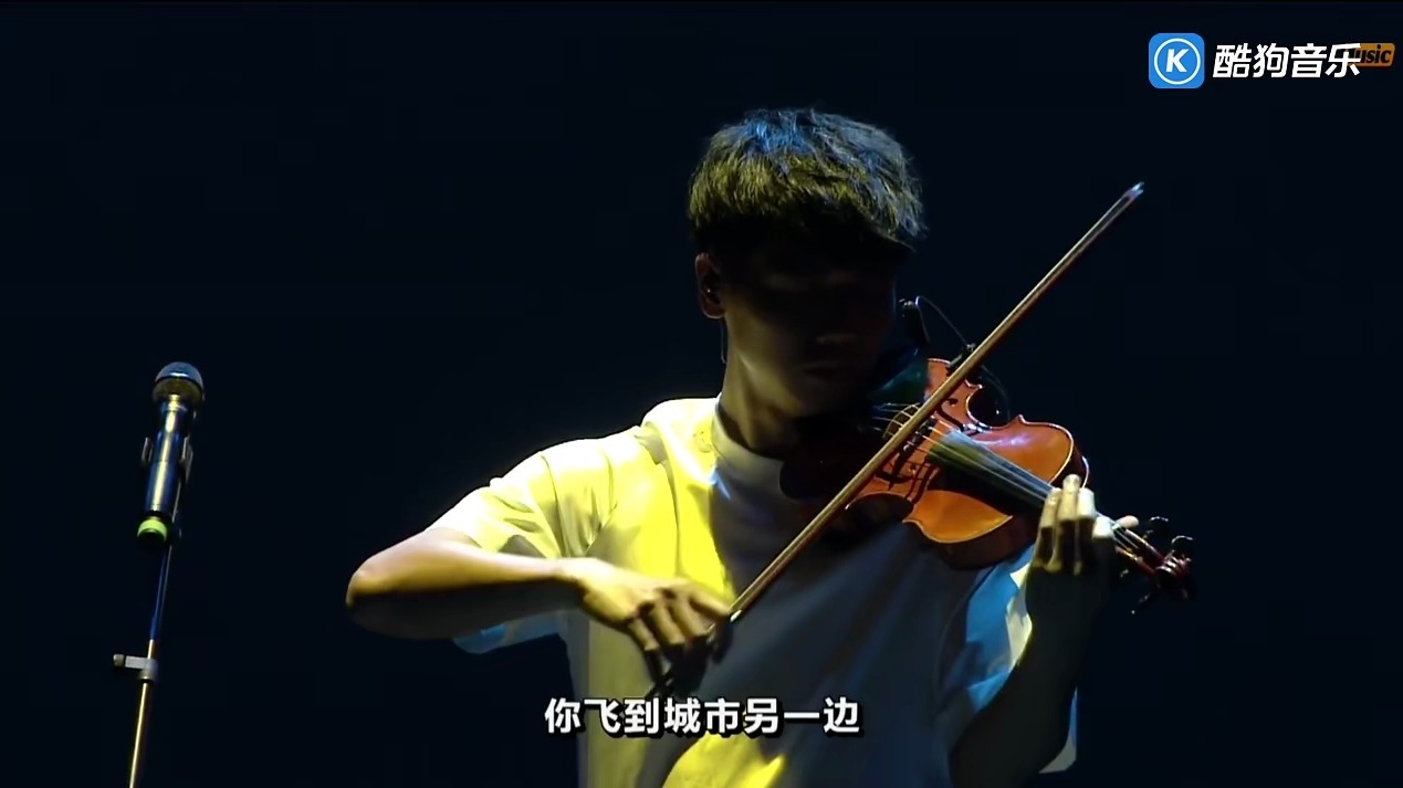 周传雄、蔡旻佑 - 你飞到城市的另一边 (2015北京演唱会)