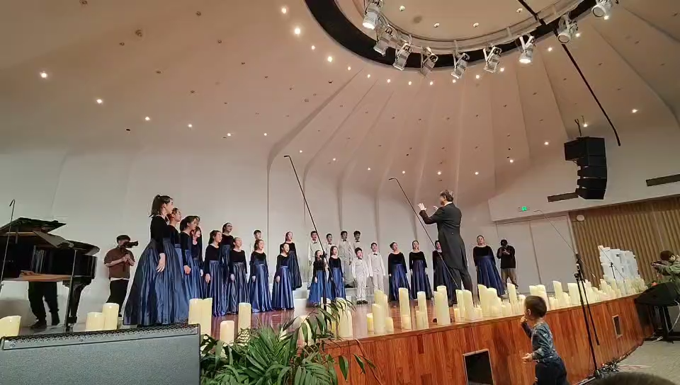 《弯弯的月亮》——爱乐天使合唱团