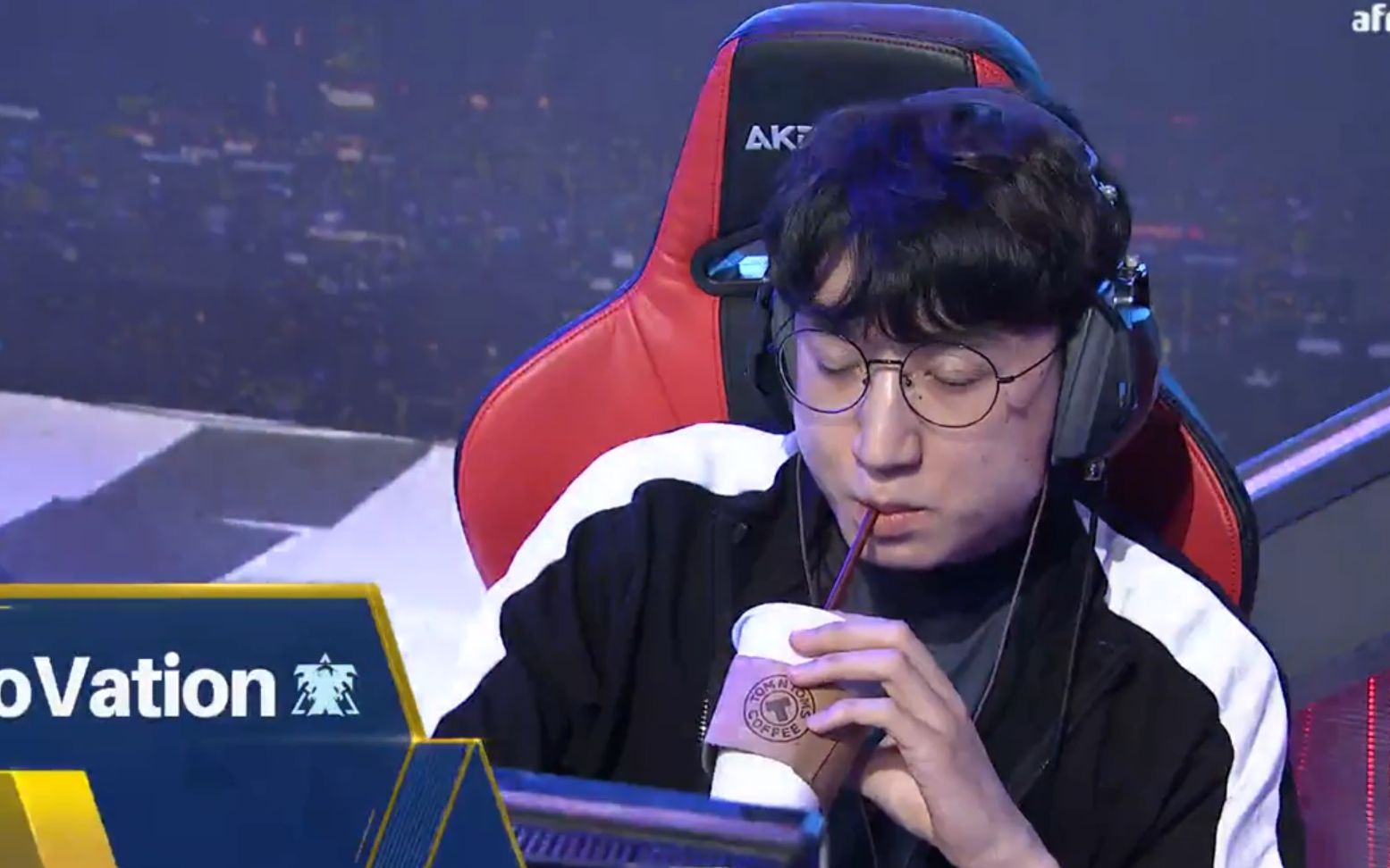 【星际争霸】好看到炸裂!innovation vs rogue!