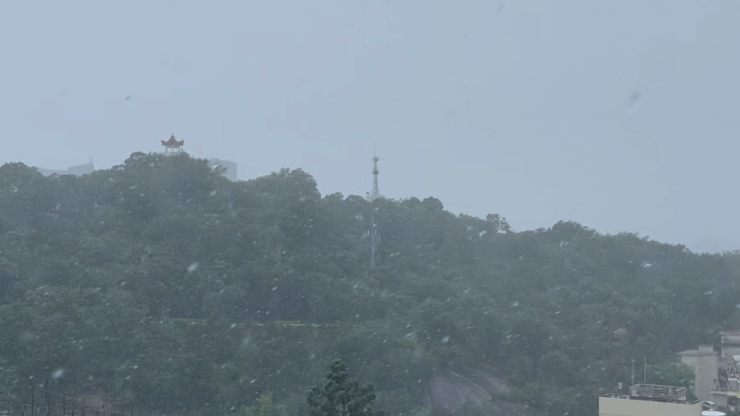 [图]暴雨如波涛涌动，永不停歇——杜苏芮现场