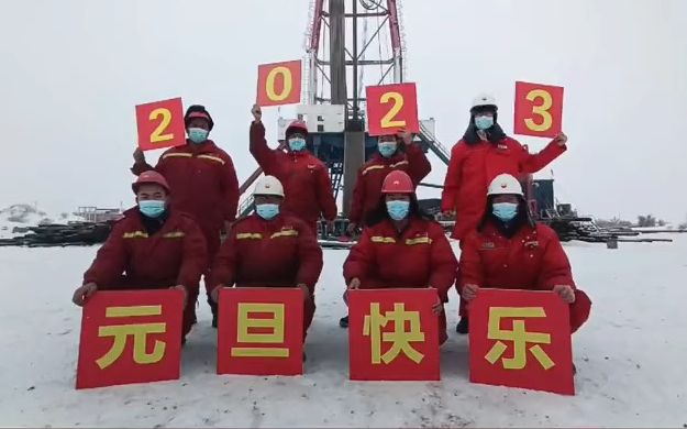 [图]战严寒忙生产 石油工人铆足干劲迎新年