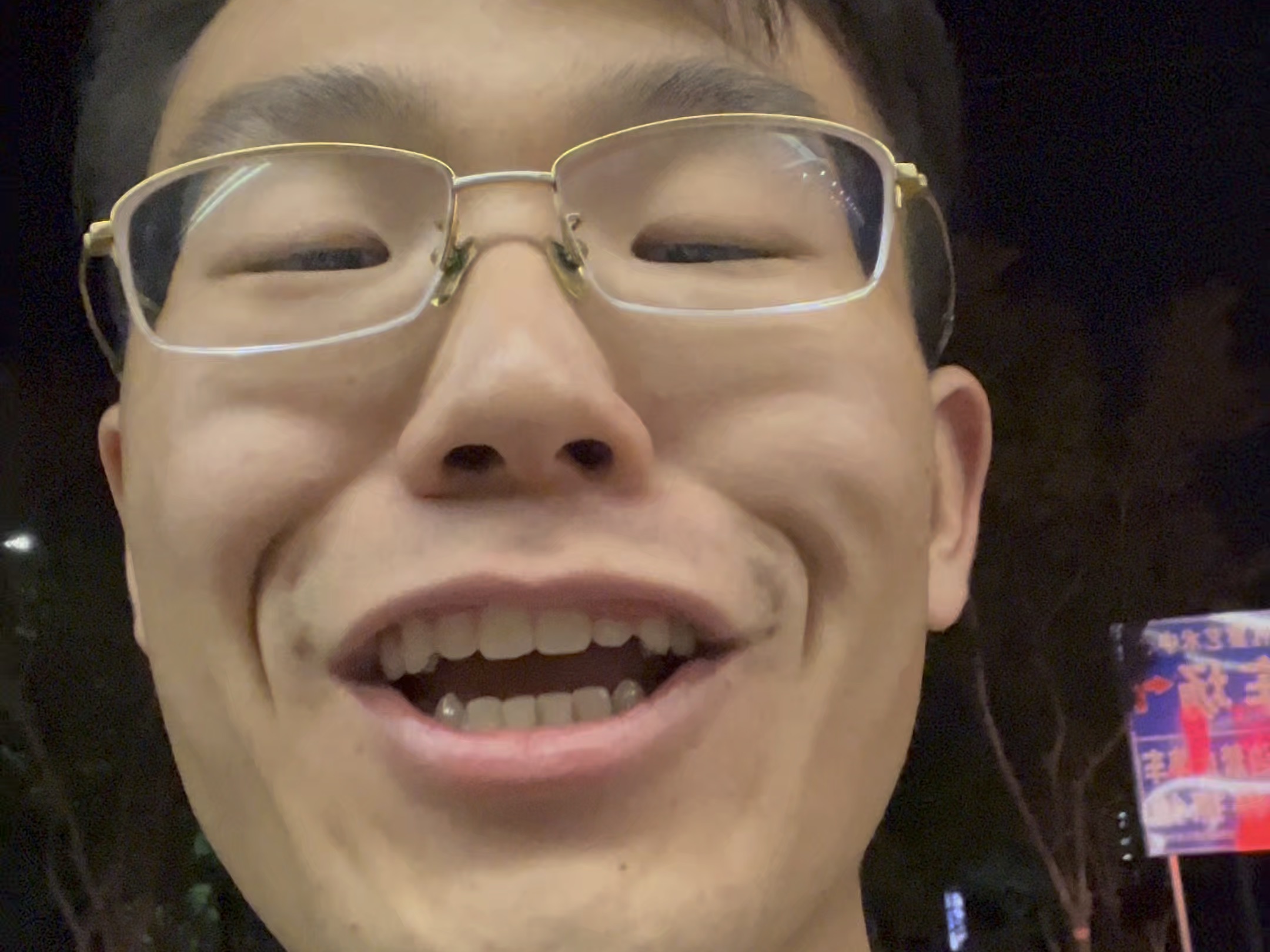 今天在学校没穿校服外套又被同学认成老师了