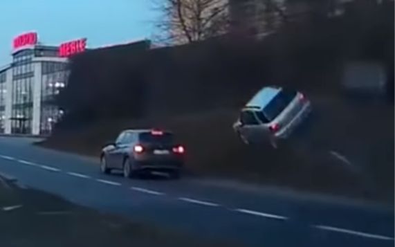 现实版三角箭!斯巴鲁上墙