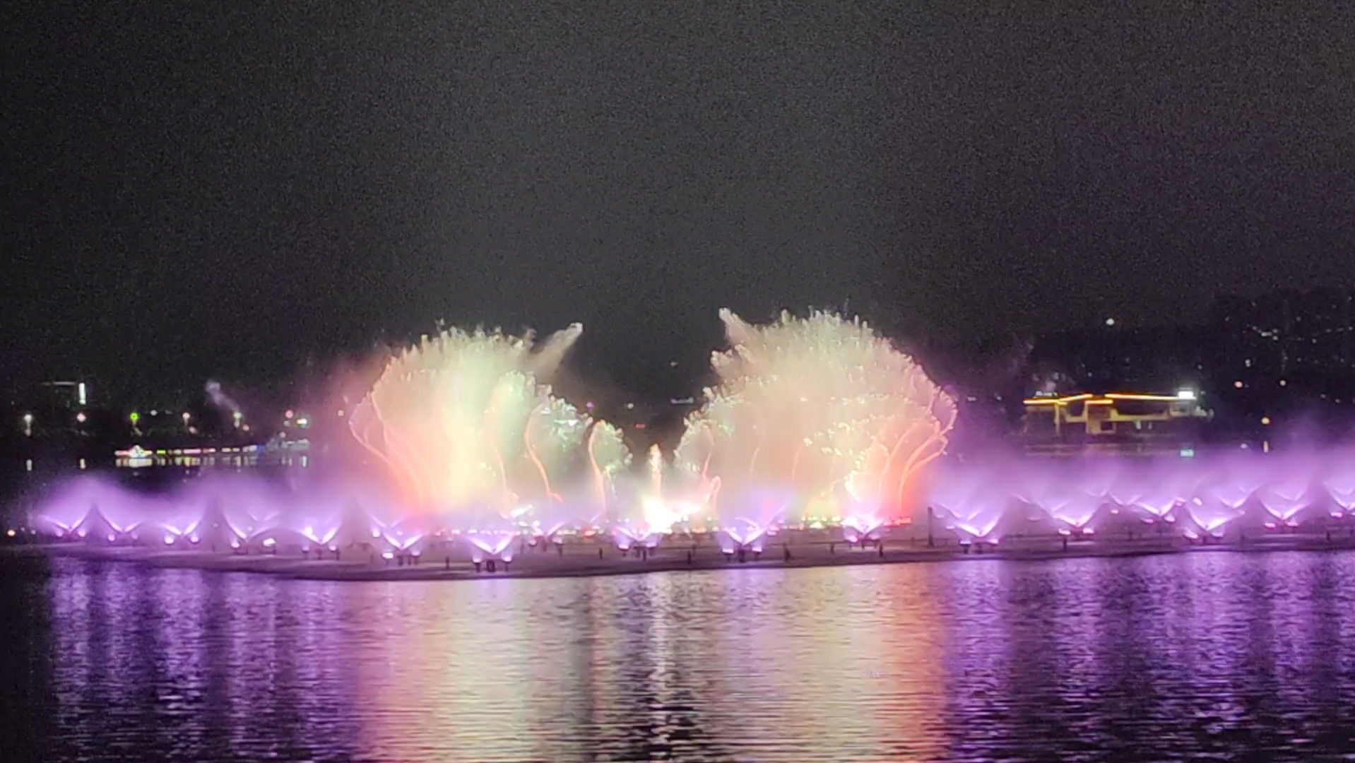 九龙湖喷泉广场图片