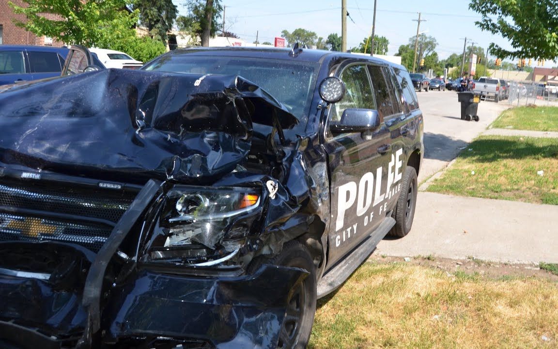 [图]出警合集 - 史诗级多画面追逐，底特律女子偷了一辆警车