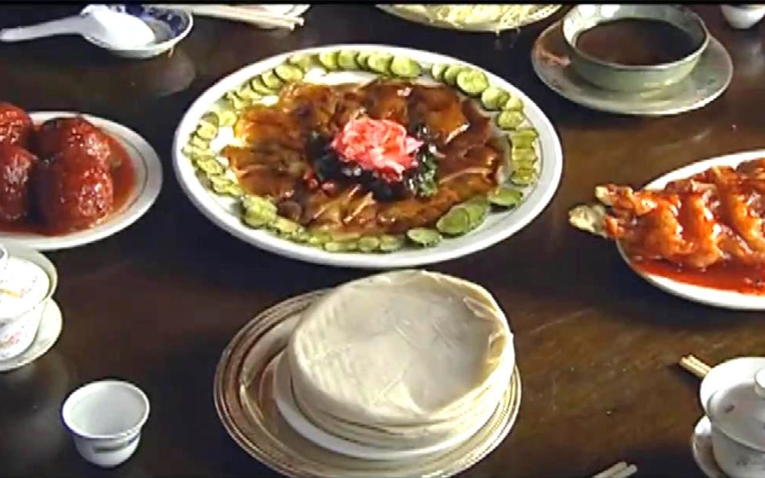 大清没了!八旗落魄贵族们聚在一起吃公府八珍鸭,太香了!