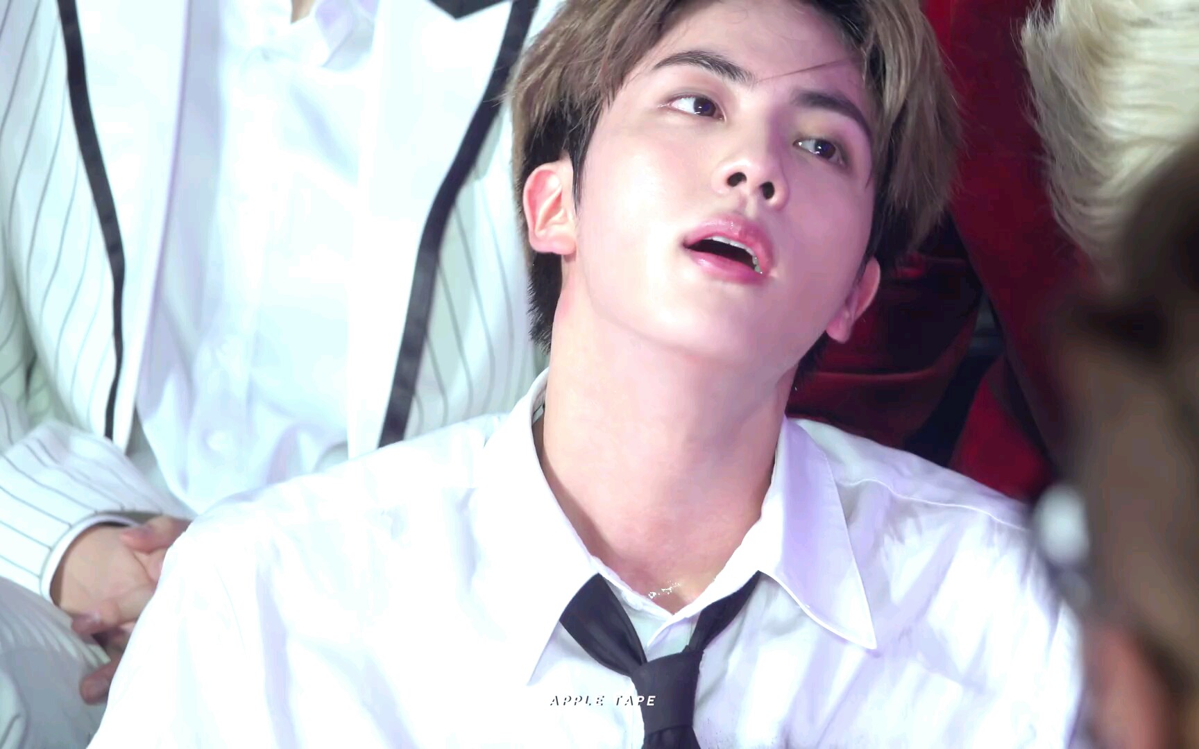 [图]181106  MGA BTS Jin focus fancam cr Apple Tape