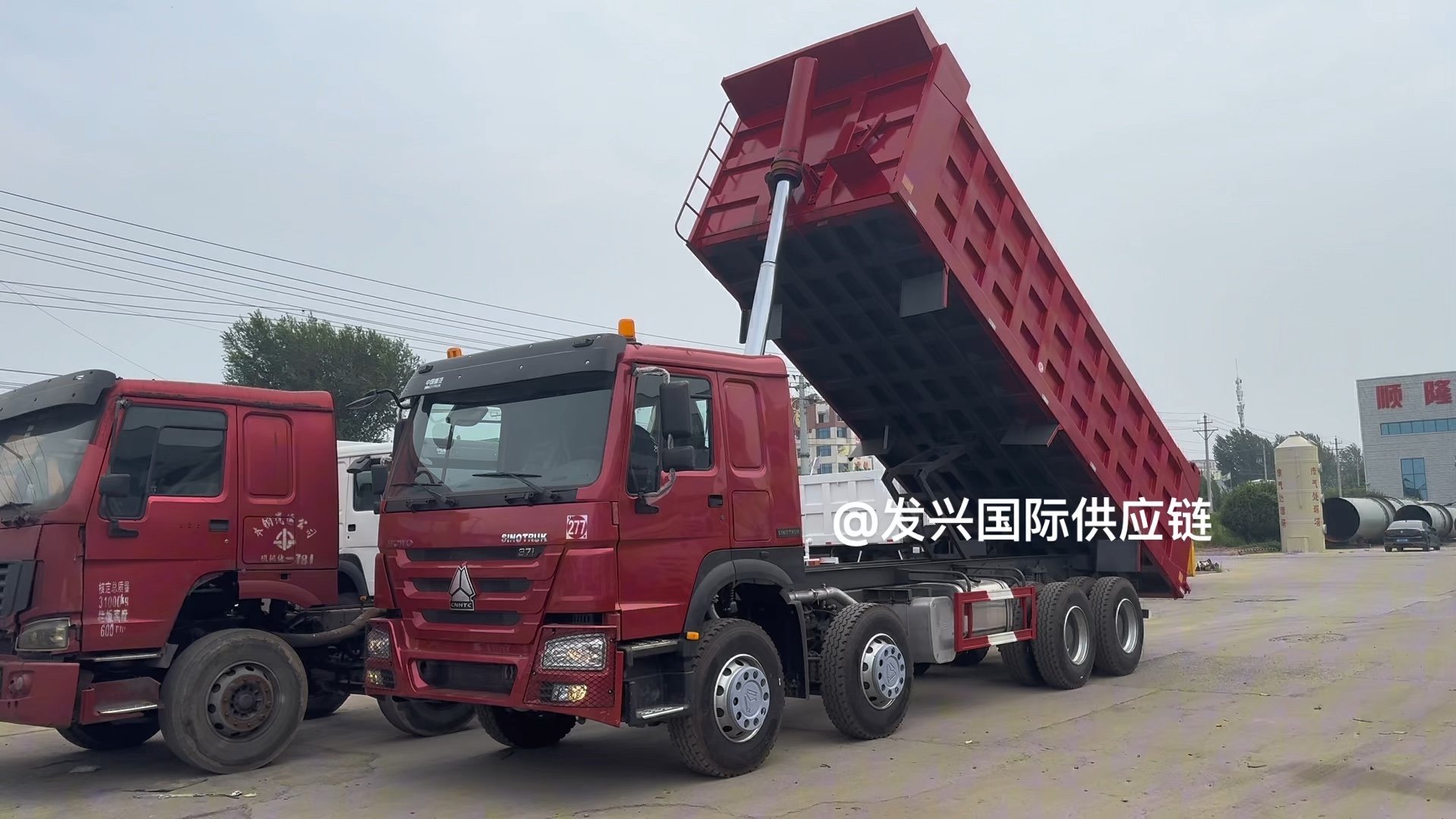 出口版howo 8x4前四后八自卸翻斗车!国三大泵371马力!