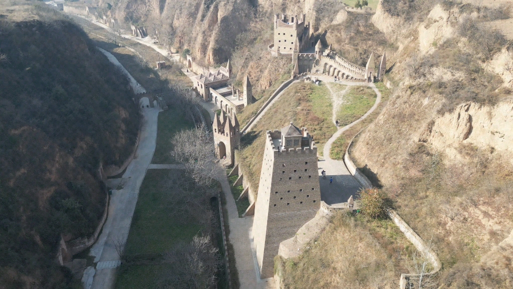 西安出发,去铜川棉花堡和陈炉古镇,体验罐罐垒墙,瓷片铺地