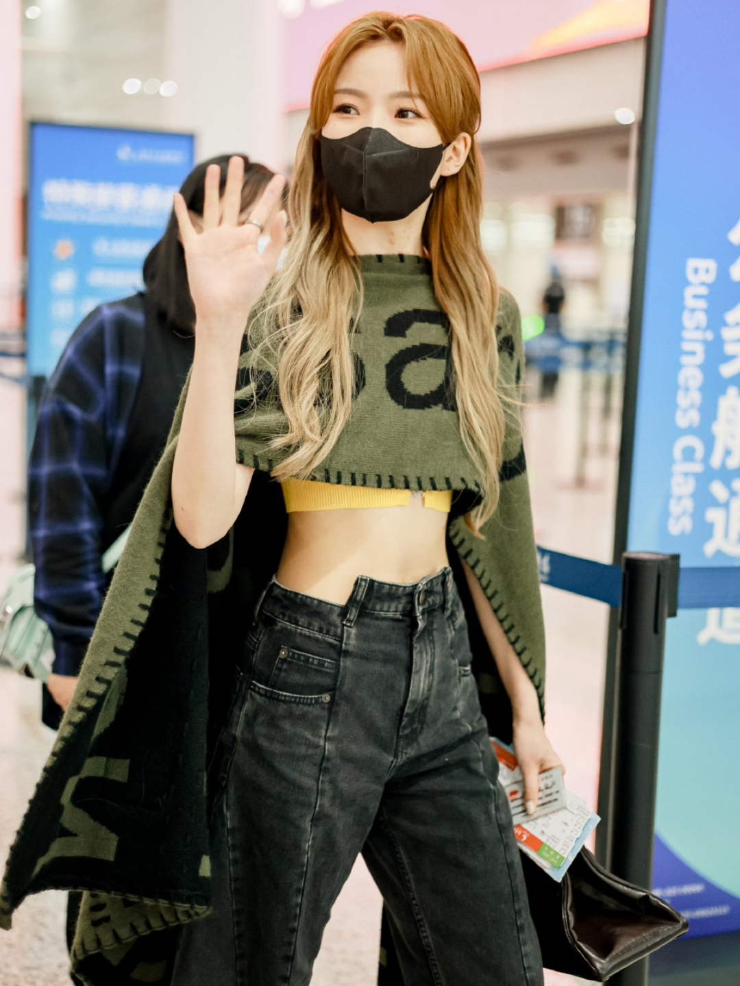 活动  【陈卓璇】璇儿的腰也太夸张了吧.比a4纸得还厉害.