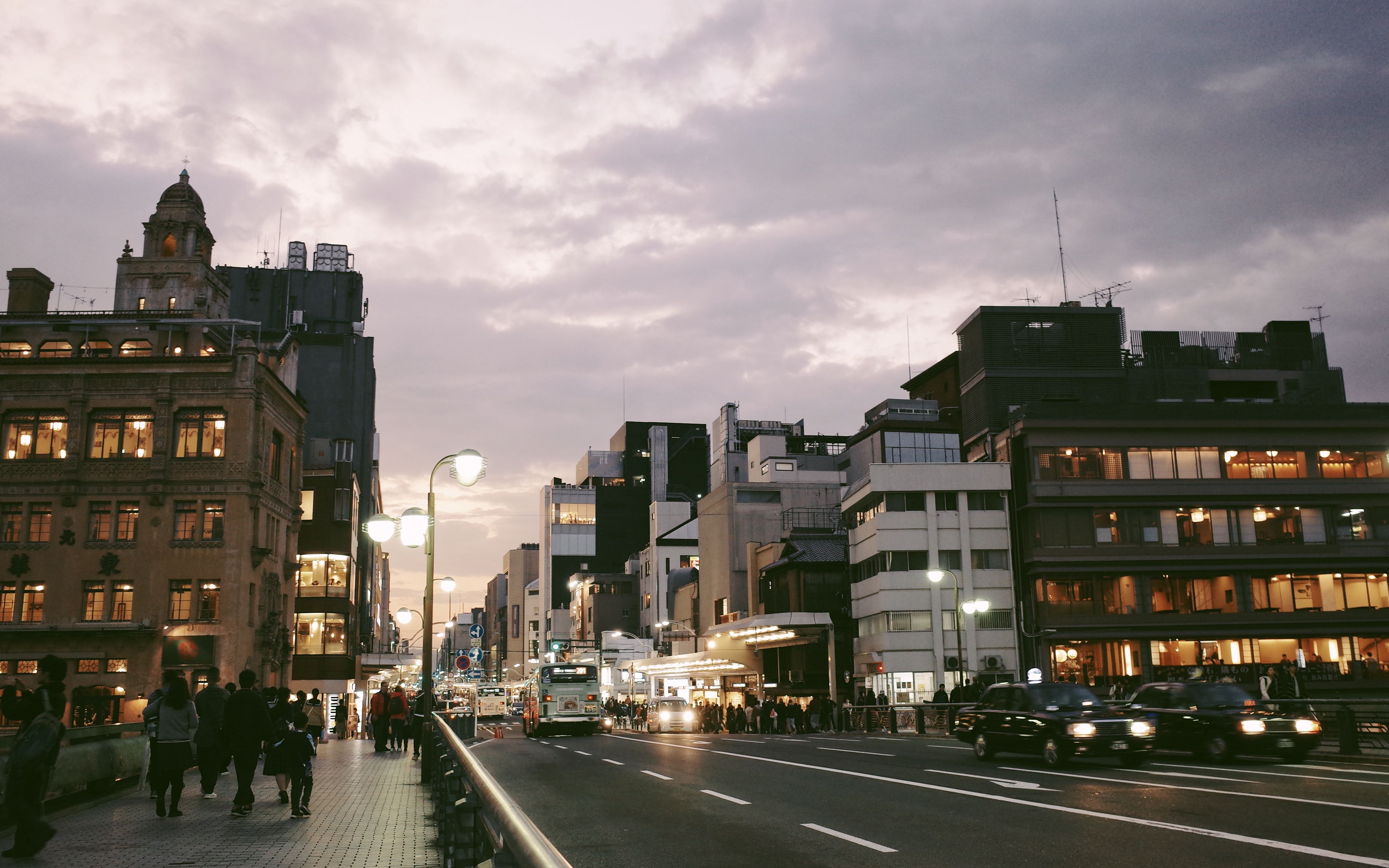 旅行 | 日本 | 晴雨京都 | 宇治的云与川 | 大阪白日黑夜 | 奈良的